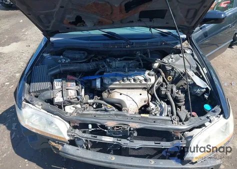 1998 Honda Accord Lx z USA, uszkodzony, nr VIN 1HGCG5646WA010729